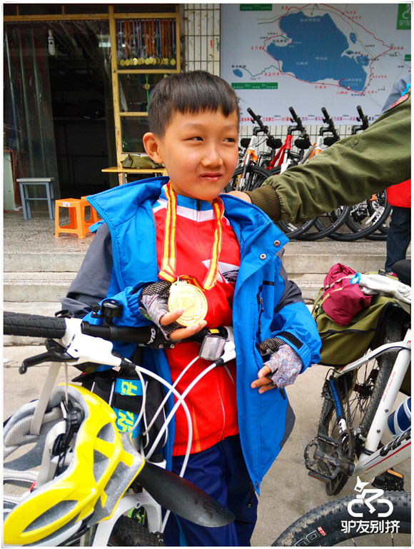 2015年儿童环青海湖骑行